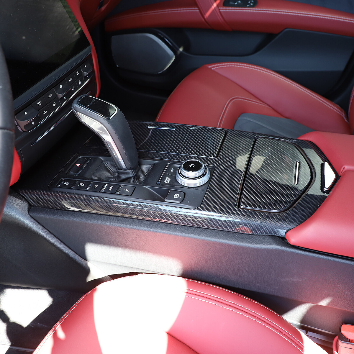 Maserati Ghibli 2018-2023 Center console