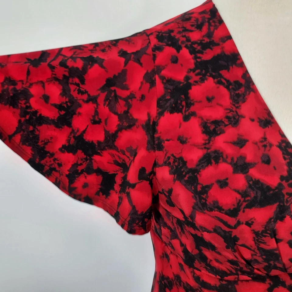 Vestido acampanado Chaps Fit para mujer grande fluido elástico acuarela manga aleteada foral Foto 4 de 4