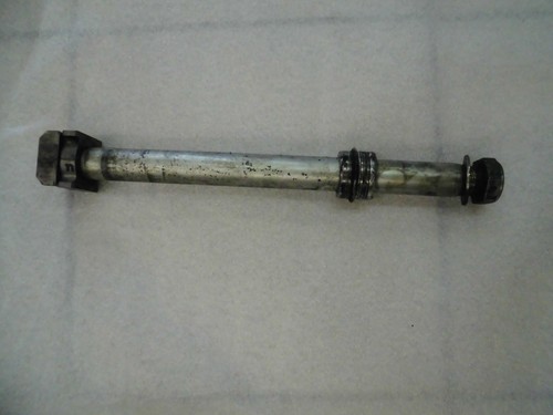 B5. Honda CBR 900 RR SC44 Steckachse hinten Hinterrad Achse Radachse axle rear