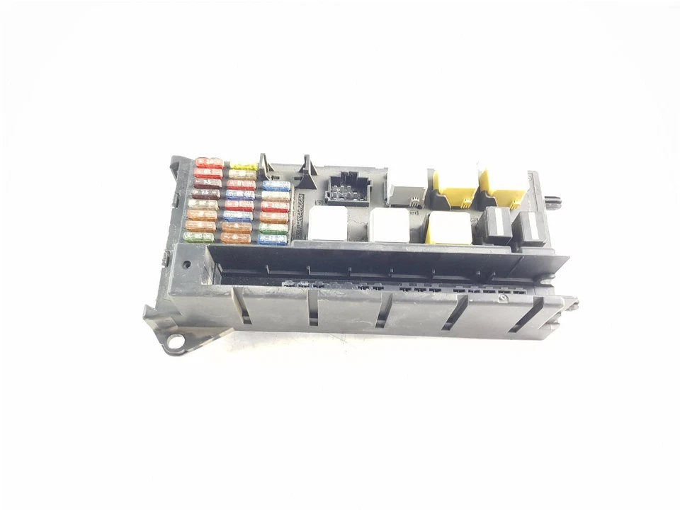 VOLKSWAGEN CRAFTER FUSE RELAY BOX 9065450201 2.0 DIESEL MK1 2010 - 2017 - Image 4 of 4