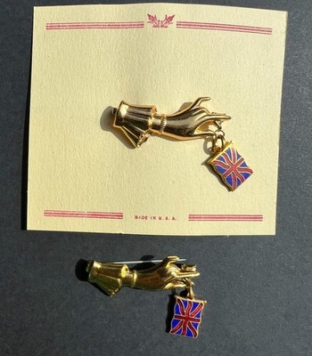 Vintage 40er Jahre zarte Hand haltende Emaille Union Jack Brosche - 3,5 cm lang.
