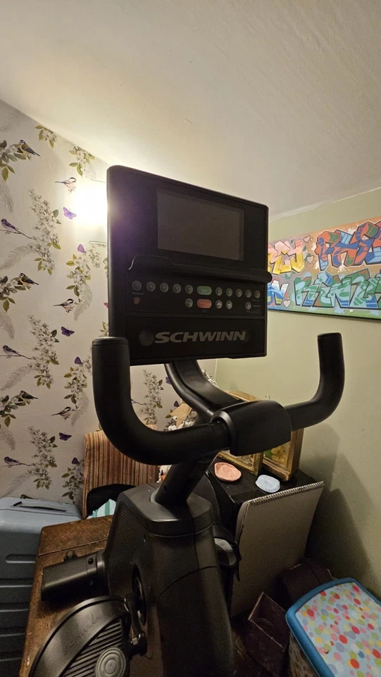 Schwinn 590r Recumbent Bike, great condition  - Image 4 of 4