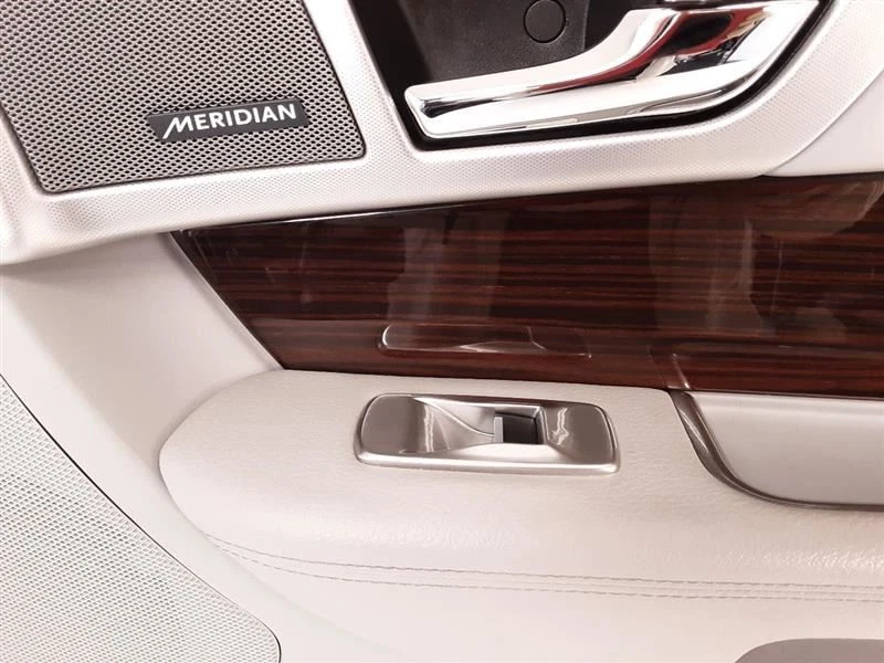 09-15 JAGUAR XF painel de acabamento da porta direita do passageiro dianteiro  - Imagem 2 de 4