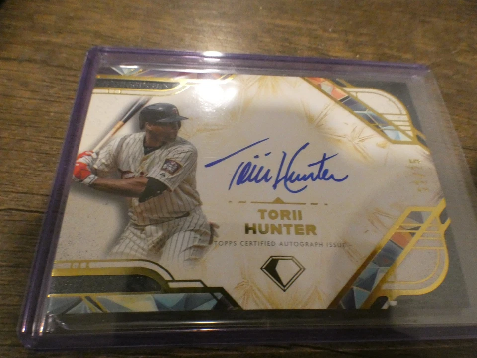 Tarjeta autógrafa 2025 Topps Diamond Icons Torii Hunter 22/25 Minnesota Twins Foto 3 de 4
