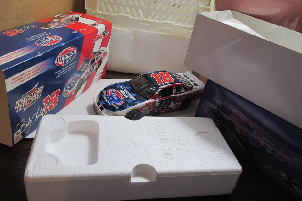 Baterías interestatales Bobby Labonte #18/Let's Roll 2002 Grand Prix 1 de 1.798 Foto 3 de 4