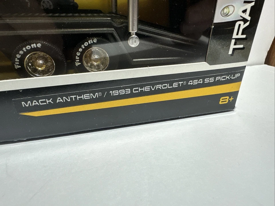 Camionetas Maisto Design Mack Anthem y Chevrolet 454 SS 1993 Foto 4 de 4