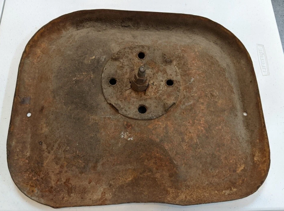 ¿Tractor de metal antiguo? Seat John Deere? Ford? Internacional? Decoración coleccionable Foto 3 de 4