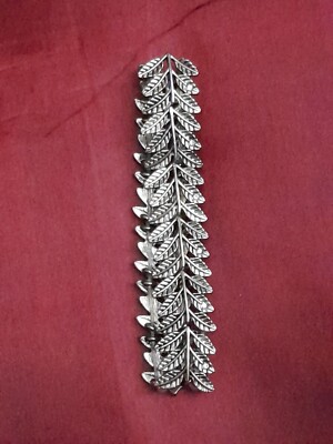Goldfarben/vergoldet. Langes Designer Damenmode Schmuck Armband aus Ahornblatt. 