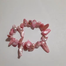 Beachy pink shell stretch bracelet