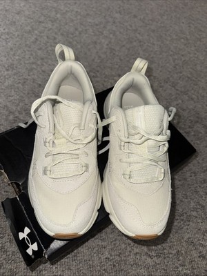 (W) UA Charged Verssert 2 Silt White 3027180-200 Size 6