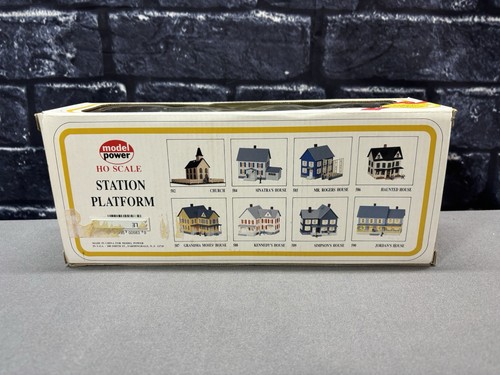 Model Power Train Station Platform HO Scale Lighted W/ 4 Painted Figures NEW OS - Picture 3 of 3