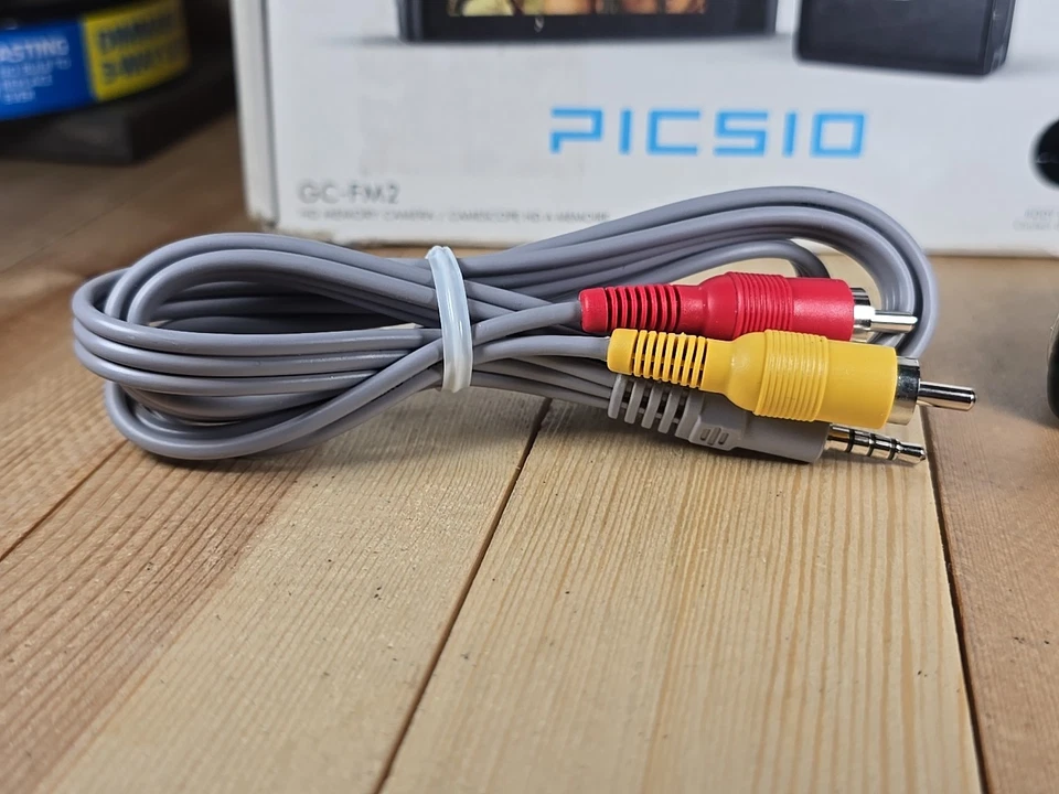 JVC PICSIO GC-FM2BU Full HD Video Pocket Camcorder w/ Touch Screen READ - Image 4 of 4