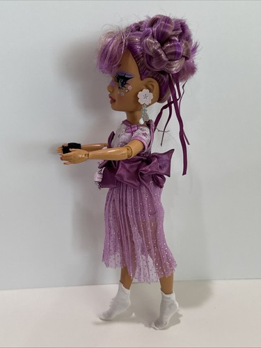 Bambola alla moda Rainbow High Lila Yamamoto malva viola con vestito - senza scarpe - Foto 3 di 11
