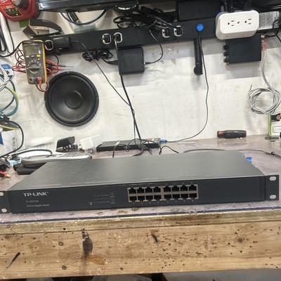 TP-LINK TL-SG1016 10/100/1000Mbps 16-Port Gigabit 19 inch Rackmountable Switch