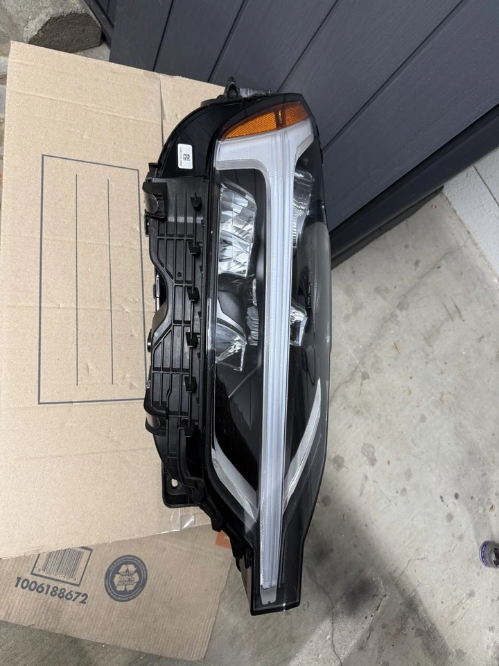 2018-2025 VOLVO XC60 HEADLIGHT OEM RH RIGHT PASSENGER SIDE LED ADAPTIVE 32342503 - Image 3 of 4