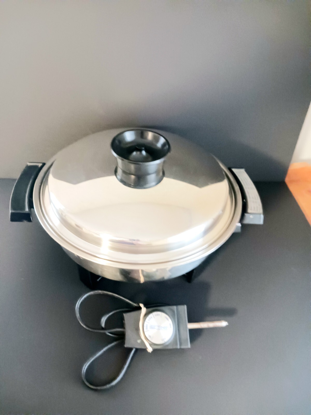 Townecraft Electric 11" Fry Pan Liquid Oil Core Skillet 17450 W/Lid