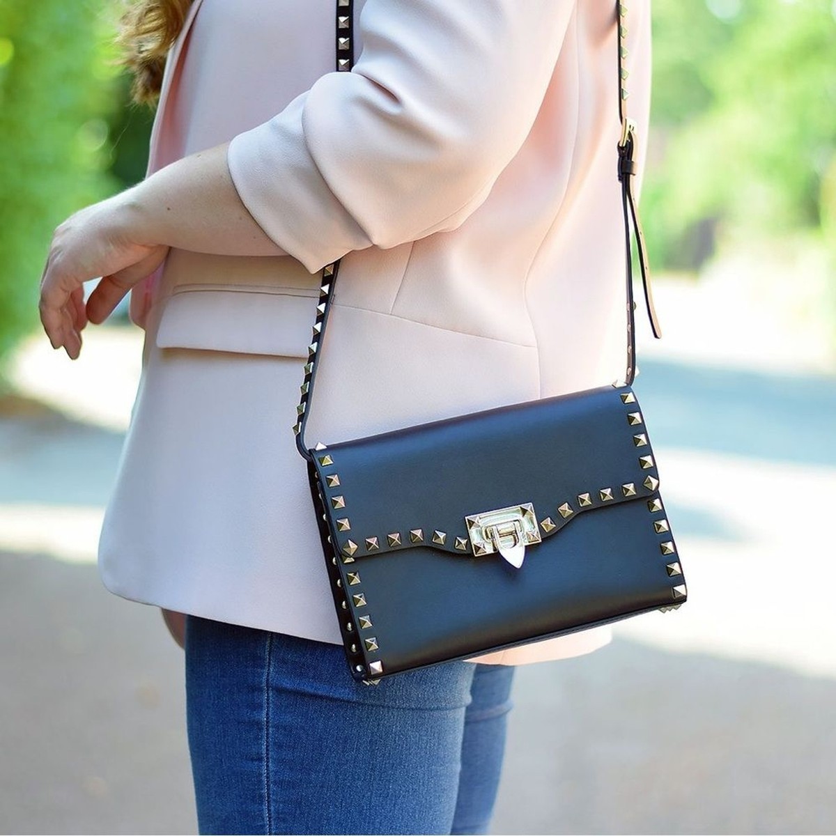 ショルダーバッグ・ポシェット VALENTINO BLACK LEATHER ROCKSTUD CROSSBODY BAG Valentino - Black Pebbled Leather 