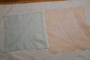 2 vintage handerkiefs pink/green