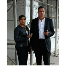 Person of Interest Jim Caviezel and Taraji Holding Phones 8 x 10 inch photo