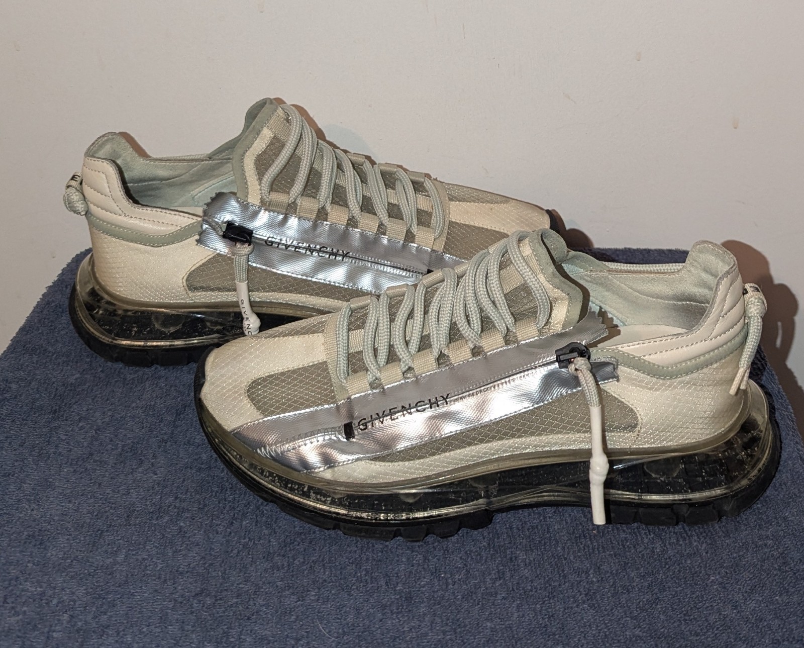 Givenchy Spectre Runner Low Off White Womens Size… - image 1