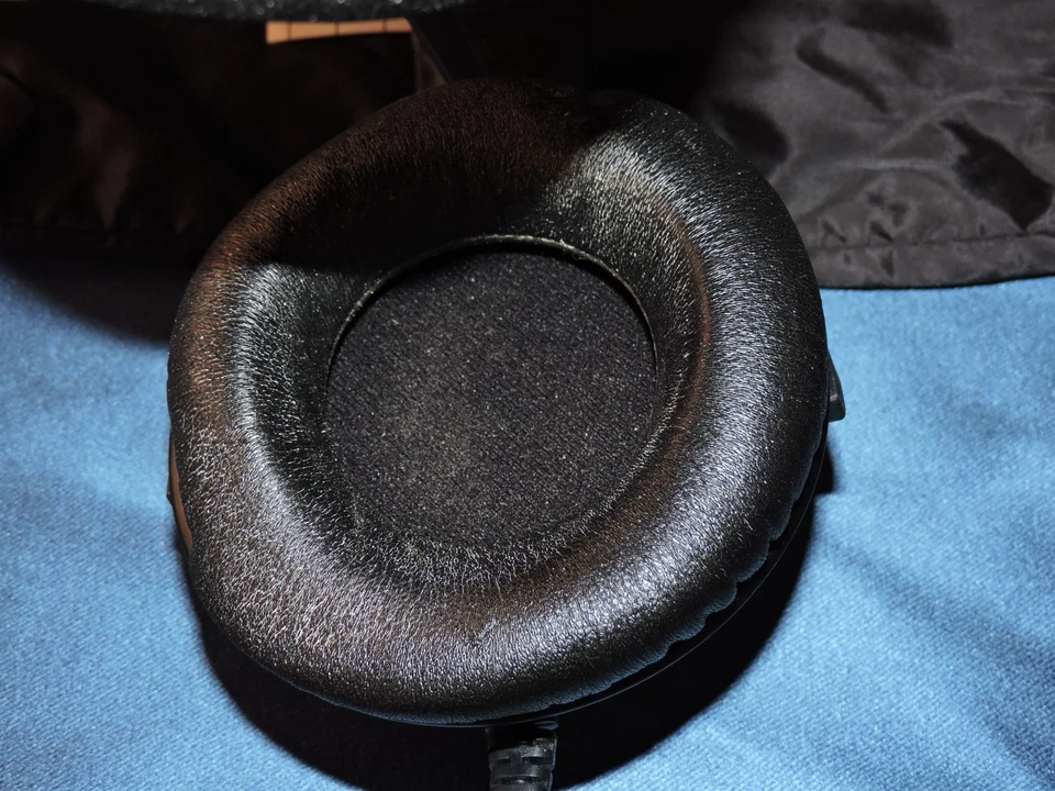 Beyerdynamic DT 770M Headphones w/ Bag ~pre-owned~ - Image 4 of 4