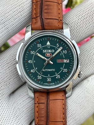 Vintage Seiko 5 Automatic Men s Wristwatch Green Dial Silver-Tone Case Day-Date