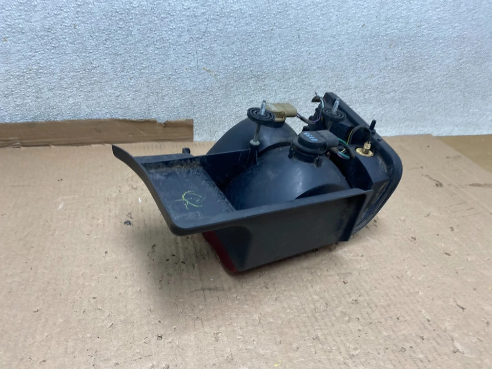 Luz trasera lateral derecha Dodge Spirit 1993 a 1995 U8597 PS Foto 4 de 4