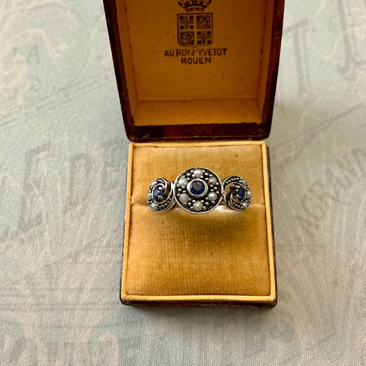 Ancienne bague, en argent massif