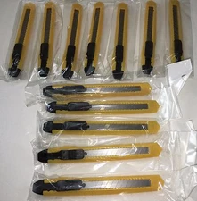 LOT OF 32 UTILITY KNIFE BOX CUTTERS PLASTIC SNAP OFF BLADES 5/8" WIDE 5" LONG