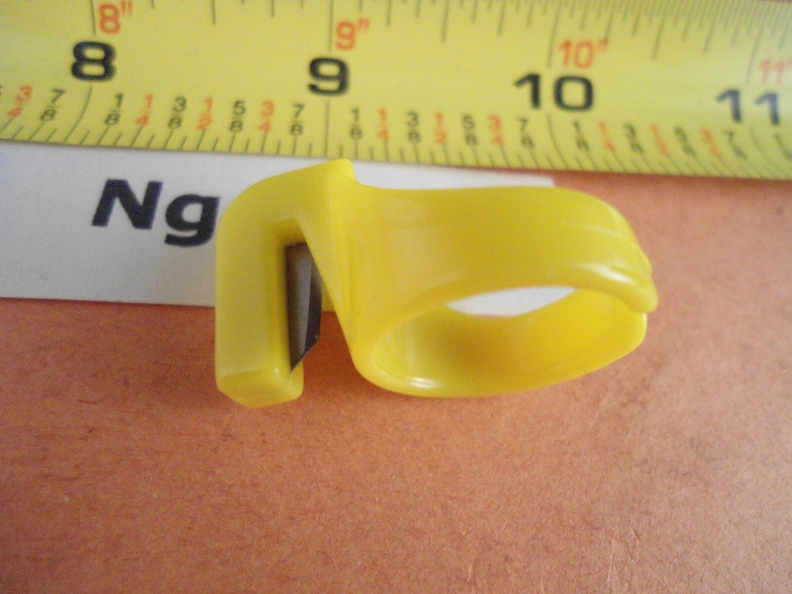 FINGER Selling and selling RING TYPE THREAD YARN STRING CUTTER Yellow Medium 70% OFF Outlet Sewing Notions Size