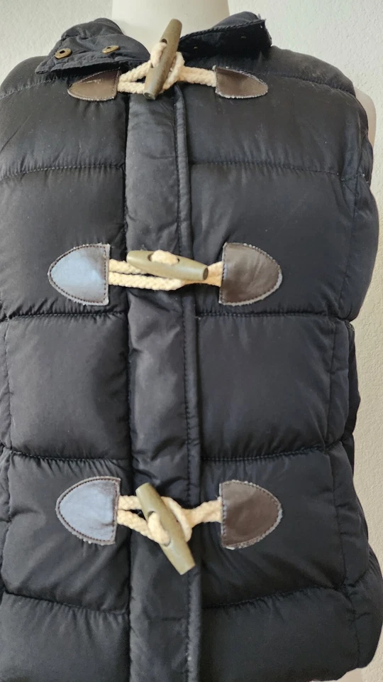 Chaleco acolchado Urban Outfitters talla pequeña XS negro invierno capa elegante Foto 2 de 4