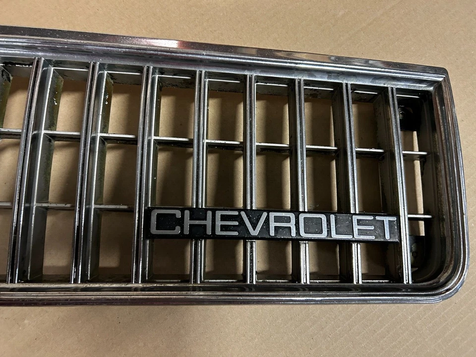 1986-1990 Chevrolet Caprice Chrome Grille 14081651 - Photo 3/4