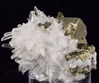 4,6 cm PYRIT KUBIK QUARZ PERU GLÄNZENDE KRISTALLE MINERAL SAMMLER MB177