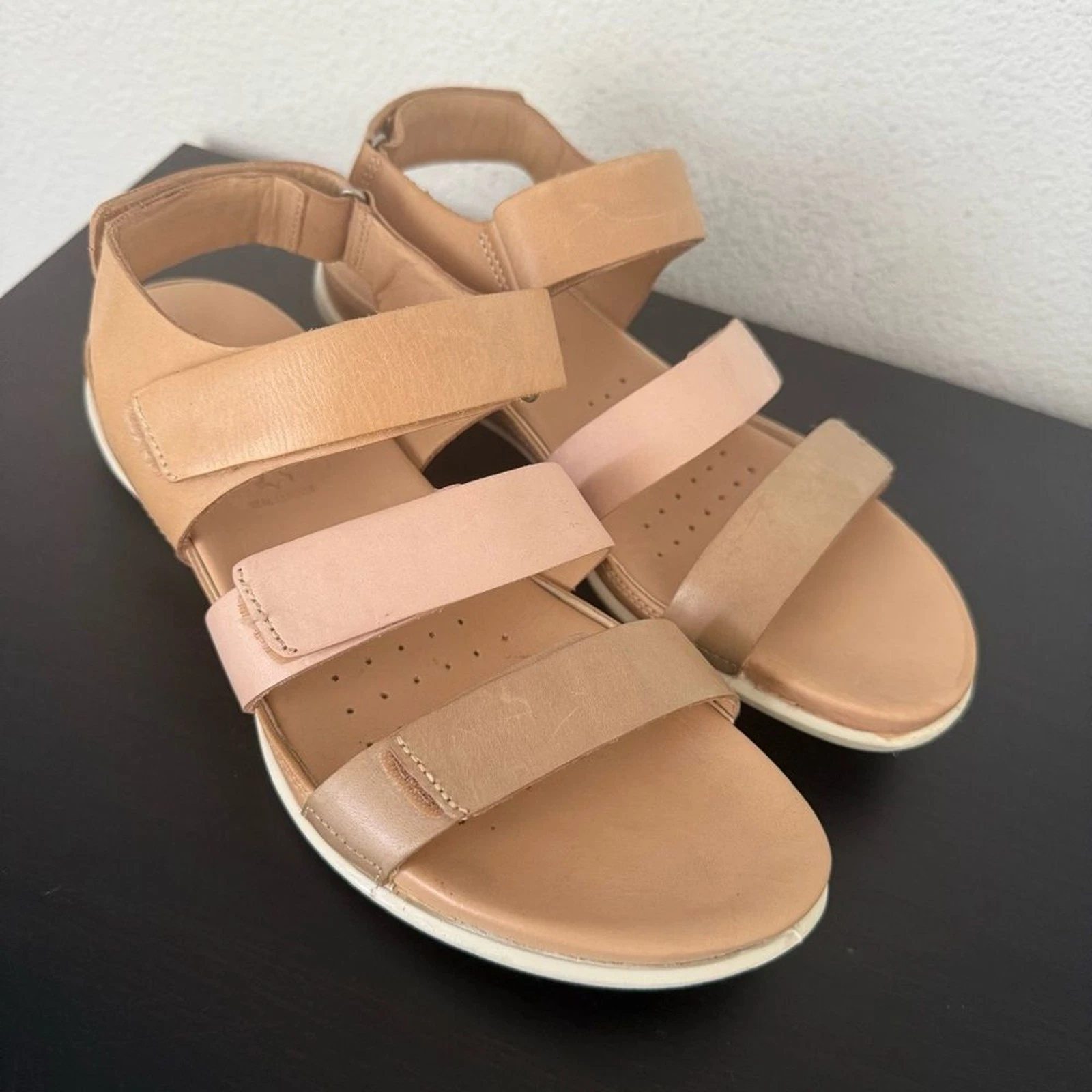 Sandali ECCO in pelle con cinturino regolabile 39 EU 8 US