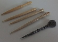 Antique Vintage Crochet Hooks Lot Of 5 small 3 - 3 1/2" 4 ivory color 1 metal