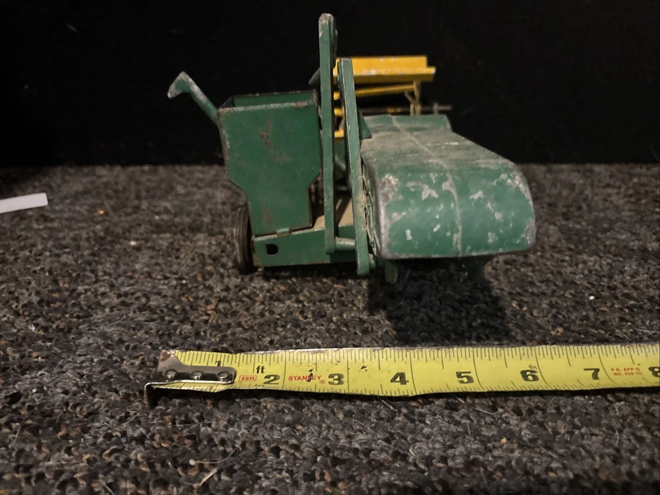 Tractor de juguete combinado tipo tirón maestro grano Oliver Slik original de colección 1/16  Foto 3 de 4