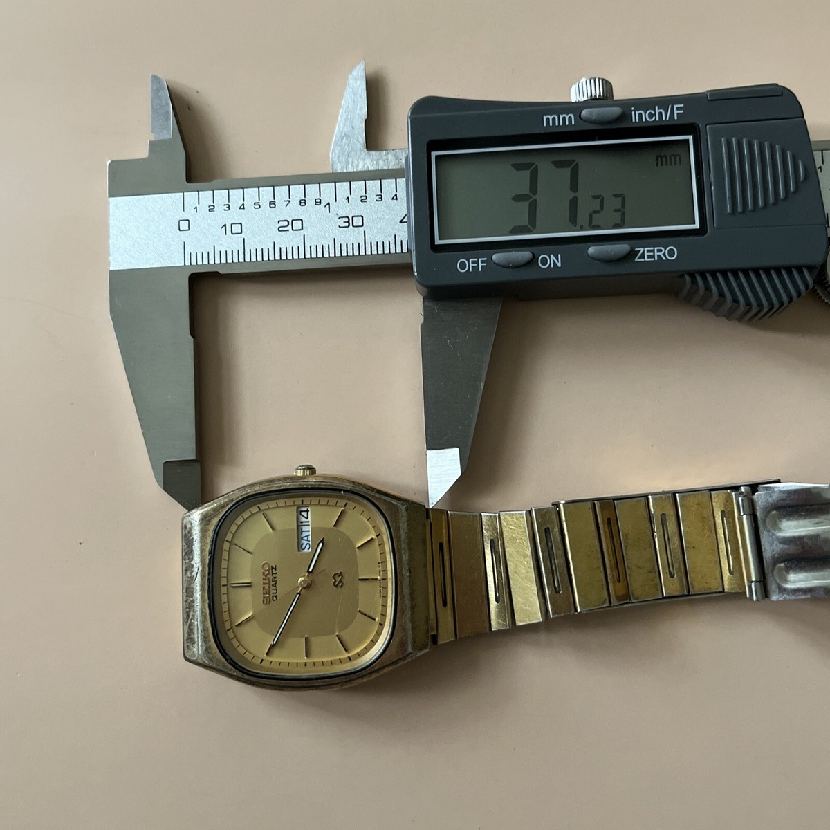 vintage SEIKO 5933-5040 QUARTZ MEN'S QUARTZ F New Battery