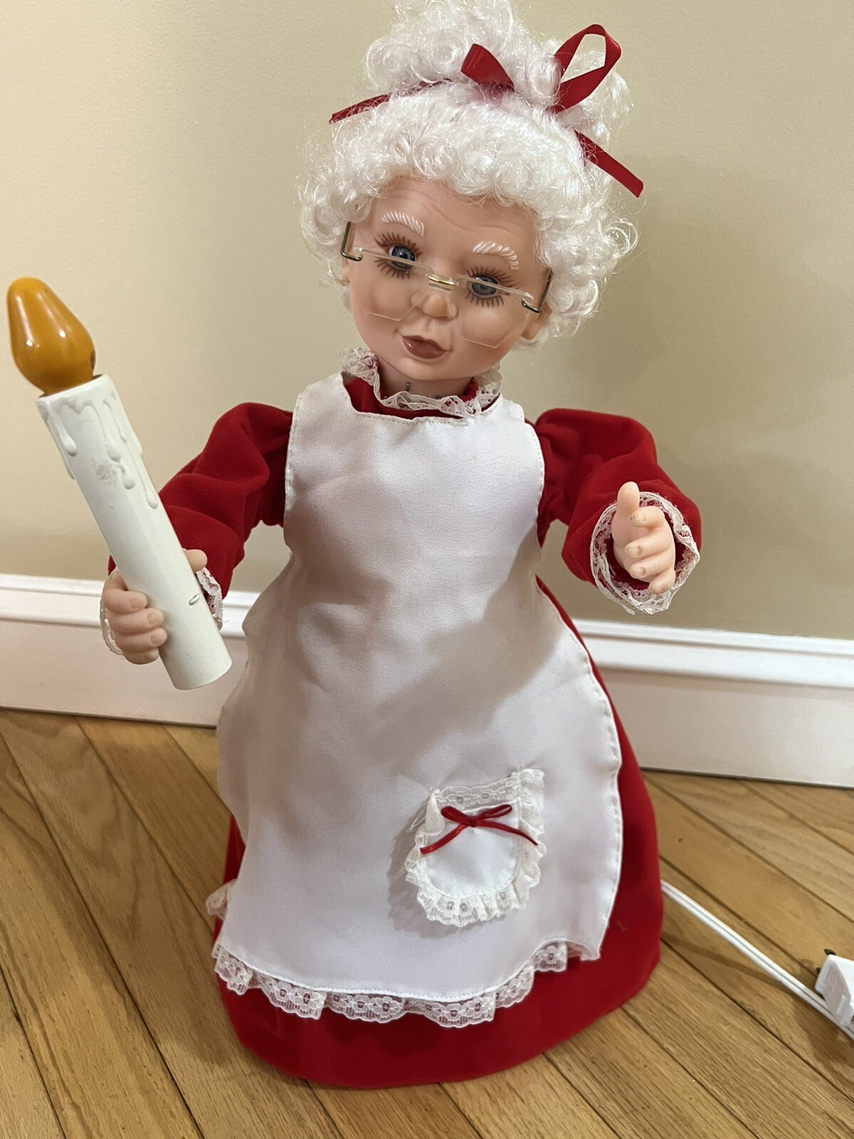 VTG 24” SANTA’S BEST ANIMATED MRS CLAUS HOLDING CANDLE CHRISTMAS MOTION