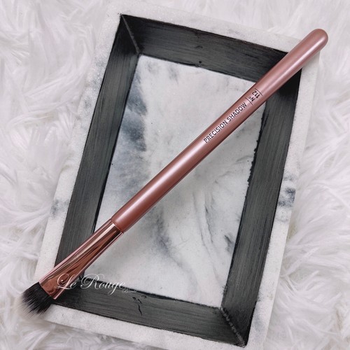 IT cosmetics ulta rose gold airbrush precision eyeshadow brush #112 limited ed - Picture 2 of 4
