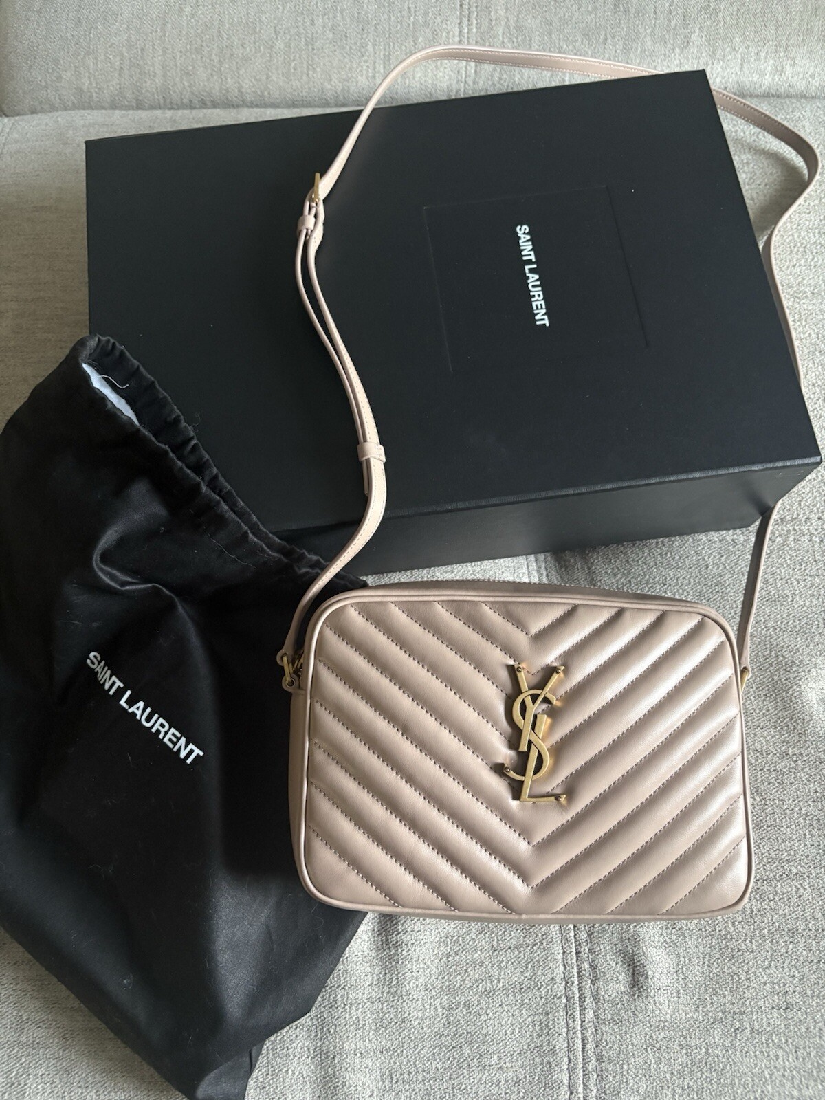 Borsa per fotocamera Saint Laurent YSL Rosy sand Lou trapuntata rosa beige