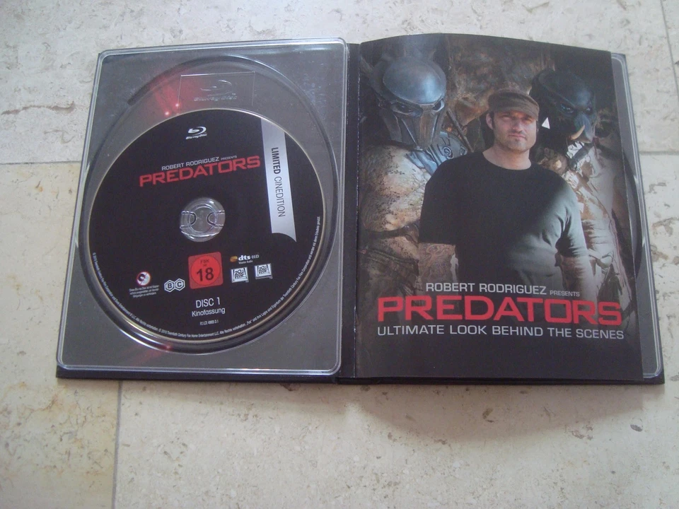 PREDATORS Blu-Ray LENTICULAR Digibook +Filmcell OOP Limited Edition Topher Grace - Image 3 of 4