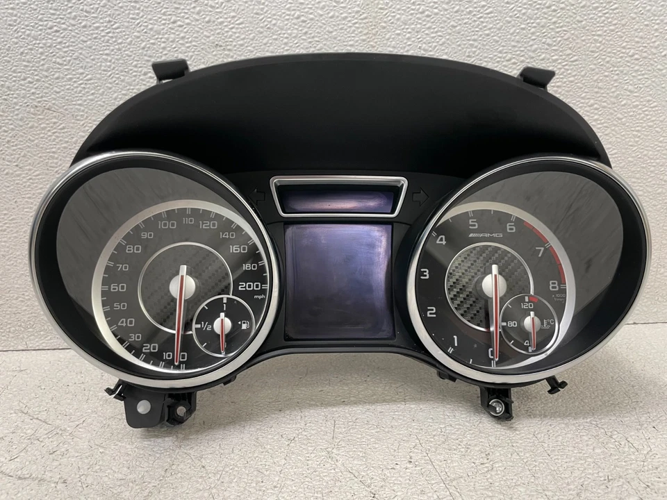 Cuadro de instrumentos velocímetro Mercedes CLA45 AMG W117 14-18 84K 1352 FABRICANTE DE EQUIPOS ORIGINALES Foto 3 de 4
