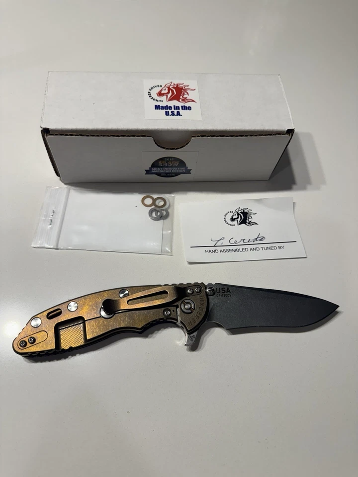 Rick Hinderer XM-18 - CPM20CV Hoja 3.5" - Azul/Negro G10 y Bronce Titanio Foto 4 de 4