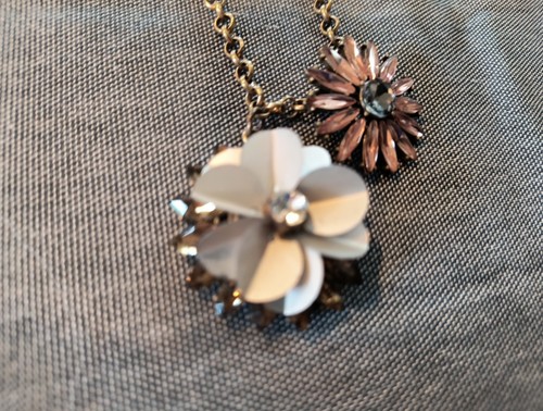 Ann Taylor Necklace Gold Flowers Long Chain Jewelry Costume - Picture 4 of 8