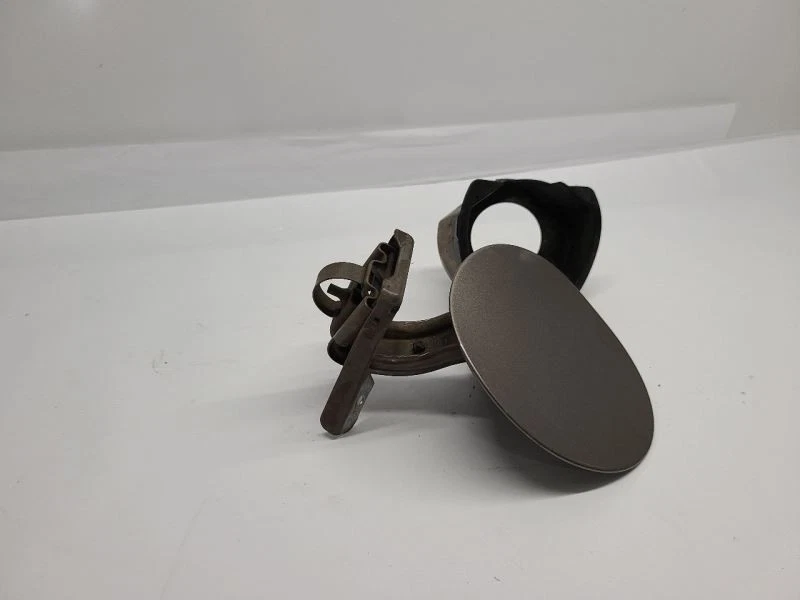 Коричневая дверь топливного бака 2008-2010 CHEVROLET MALIBU  - Изображение 2 из 4