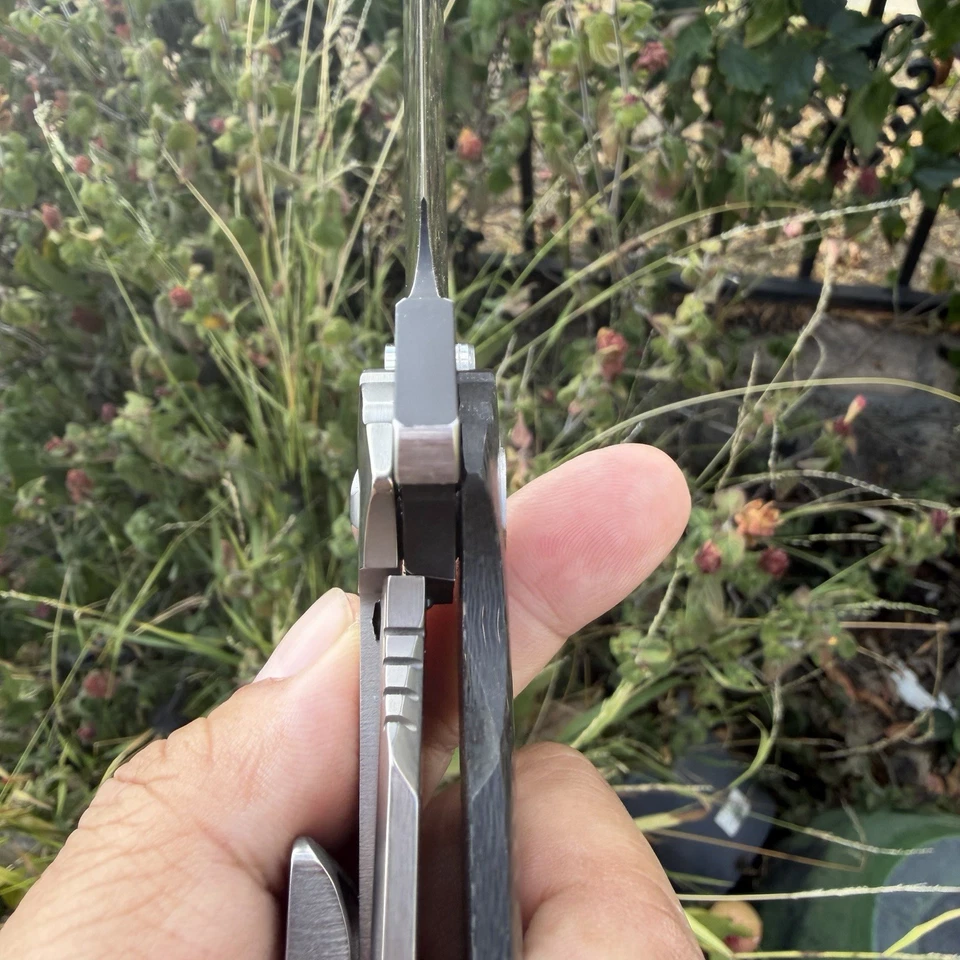 Cuchillo Direware S-90 Hoja Recurva M390 Titanio Fibra de Carbono Personalizado Foto 2 de 4