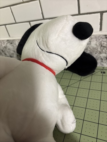 Peluche Kohl's Cares Snoopy 13" giocattolo 2019 Peanuts Gang - Foto 4 di 9