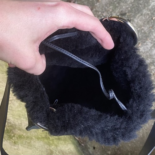 Bolso Bandolera Y2K Ugg Australia Bolsillo Negro Mensajero Piel de Oveja Gamuza LIMPIO - Imagen 4 de 10
