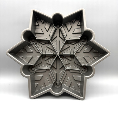 Nordic Ware Snowflake Pull Apart Cake Pan Heavy Cast Aluminum Christmas Winter