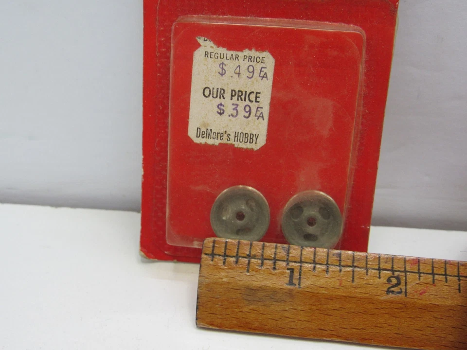 Ruedas de carreras de aluminio vintage Strombecker Slot Car No. 8060 #TW-14 Foto 4 de 4